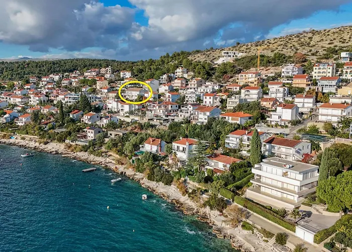 Bee Maja Τρογκίρ