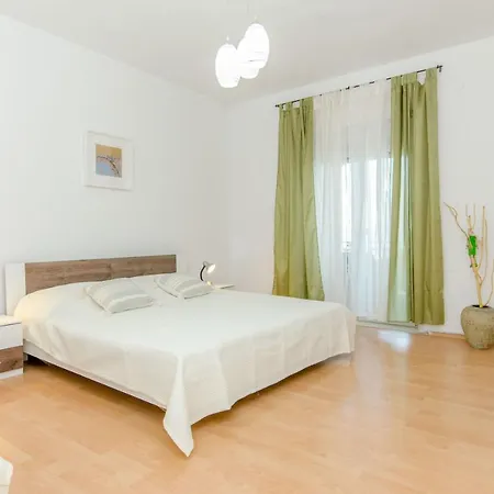 Apartments Bee Maja *