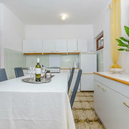 Apartman Apartments Bee Maja *