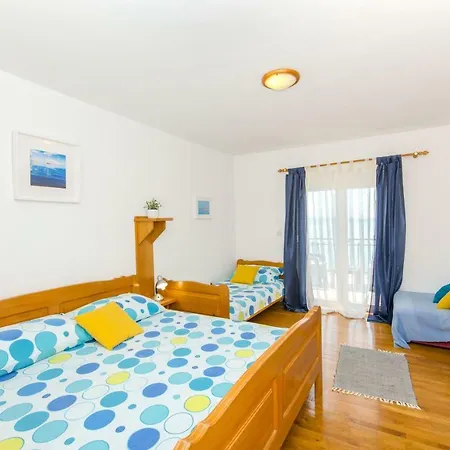 Apartments Bee Maja Apartman